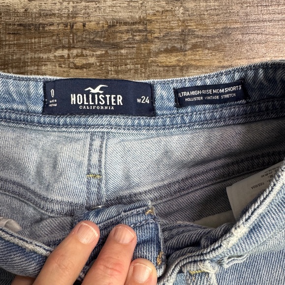 Hollister Ultra High Rise Mom Shorts 3” Inseam Size 0 Distressed Denim - Picture 2 of 3